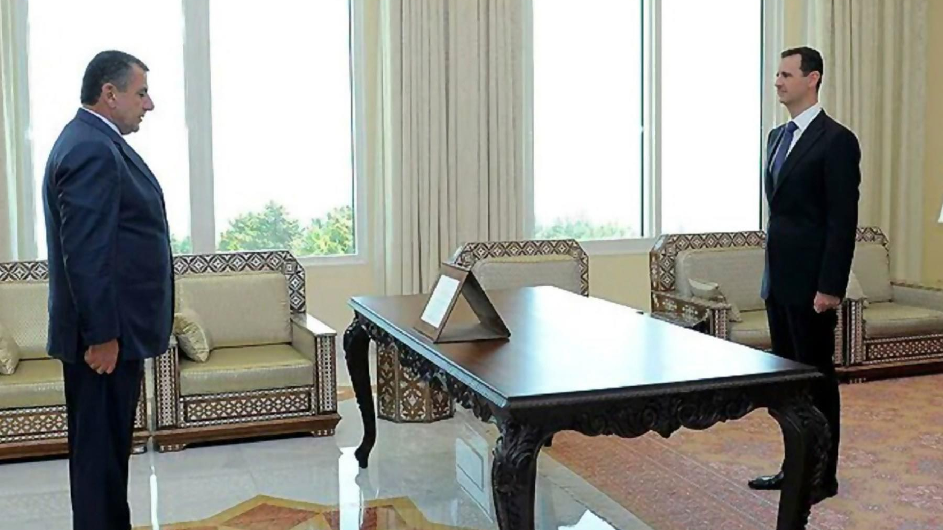 سمير الشيخ يؤدي اليمين أمام بشار الأسد بعد تعيينه محافظاً لدير الزور